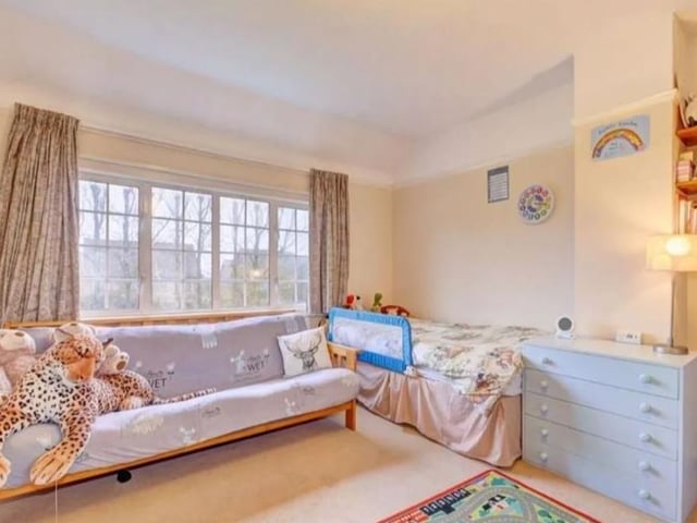 Five bedroom detached house for sale in Marshfoot Lane, Hailsham. Guide price £575,000 SUS-220121-093808001