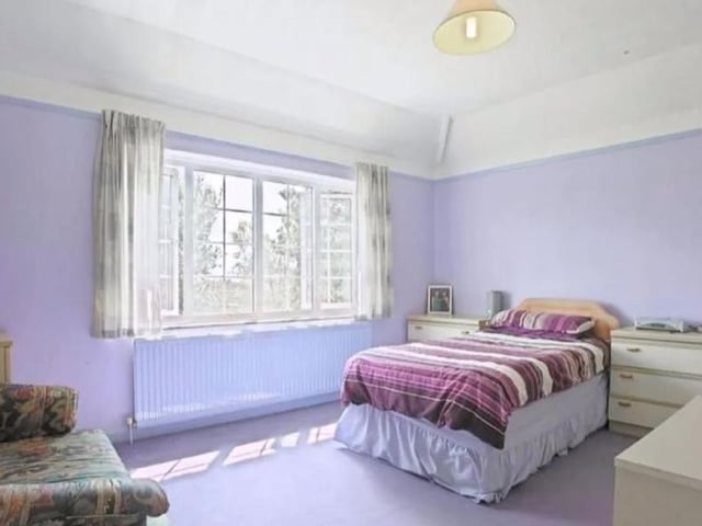 Five bedroom detached house for sale in Marshfoot Lane, Hailsham. Guide price £575,000 SUS-220121-093928001
