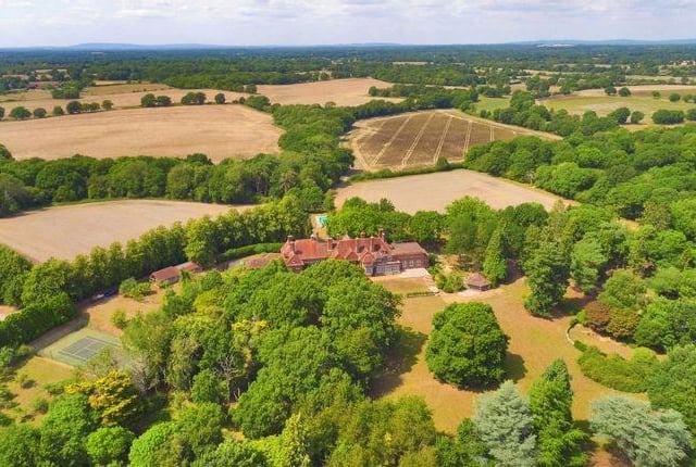 The average property price in Cowfold & Partridge Green was £440,000.