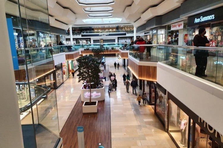 Shoppers in Queensgate, and the queues for Primark