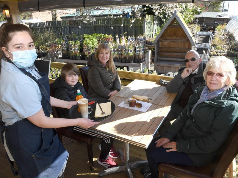 The Ploughman's Barn, Leasingham. Waitress Evie Smith, serving drinks to Bailey Cavill-Neate, Michelle Cavill, Tony Law and Thea Law. EMN-211204-175454001
