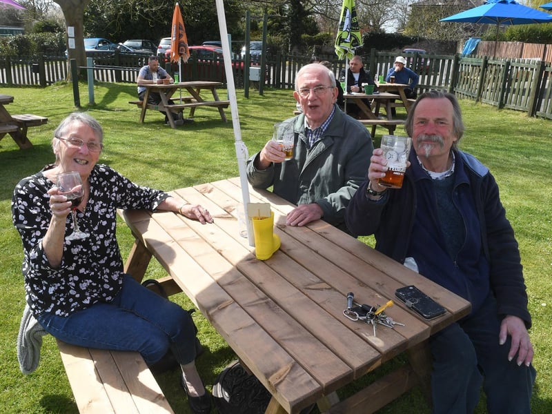 Duke of Wellington, Leasingham L-R Gill Thorpe, Alan Thorpe and Martin Whyley. EMN-210419-093004001