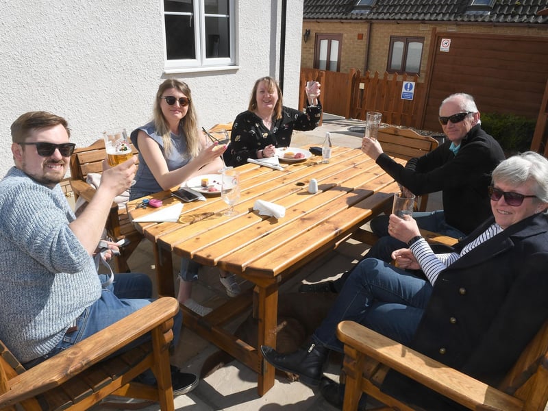 Finch Hatton, Ewerby. L-R Sam Fearfield, Brittany Fearfield, Gail Craggs, Trevor East, Julie East. EMN-210419-092828001