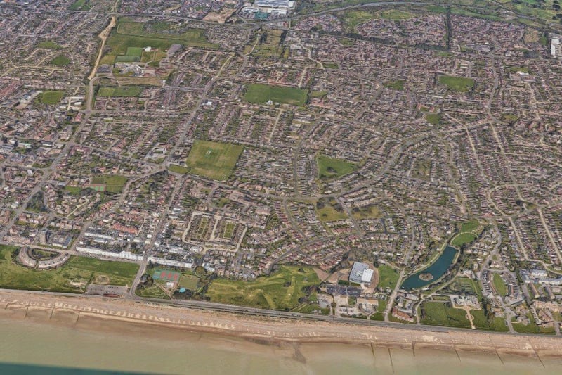 The average house price in Littlehampton East fell to £270,584, down by 6% on the year to September 2019. Overall, 139 houses changed hands here between October 2019 and September 2020, a drop of 18%