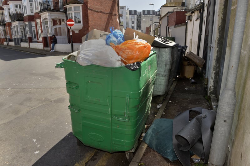 Overflowing refuse bins in Eastbourne (Photo by Jon Rigby) SUS-211105-091805001