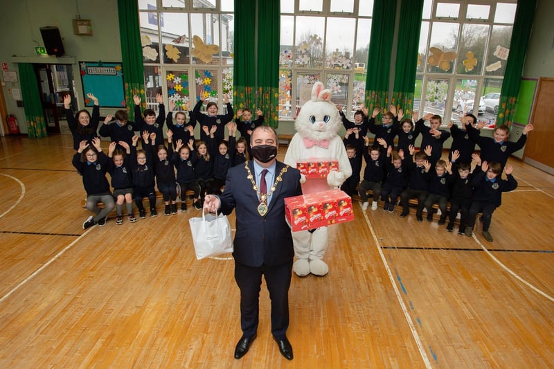 Derry City & Strabane District Council Mayor Brian Tierney and the Easter Bunny bring delight to years 5-6 children at Strabane Controlled Primary School in recognition of their artistic abilities.