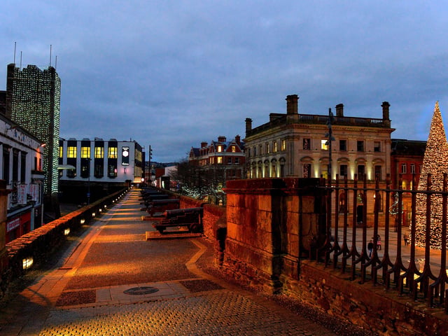 Derry Walls and Guildhall Square. Photos: George Sweeney. DER2150GS – 034