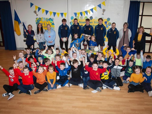 Primary 3 children and staff are overjoyed to meet members of the All Ireland winning Steelstown Brian Ogs panel last week. (Photo: Jim McCafferty)