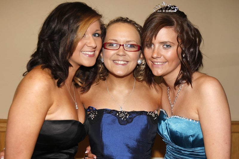 LOOKING GOOD...Rebekah Moore, Kathy Brogan and Michaela Parke pictured during the Dunluce School Formal at the Royal Court Hotel. CR44-280PL