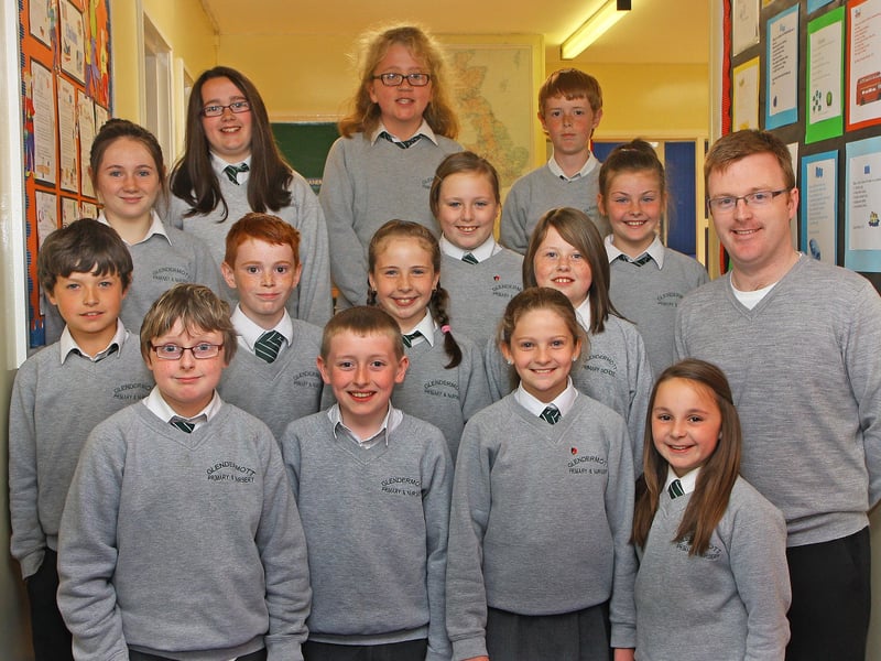 Glendermott primary school P7 leavers, with their teacher Conor Duddy. INLS 2511-525MT.