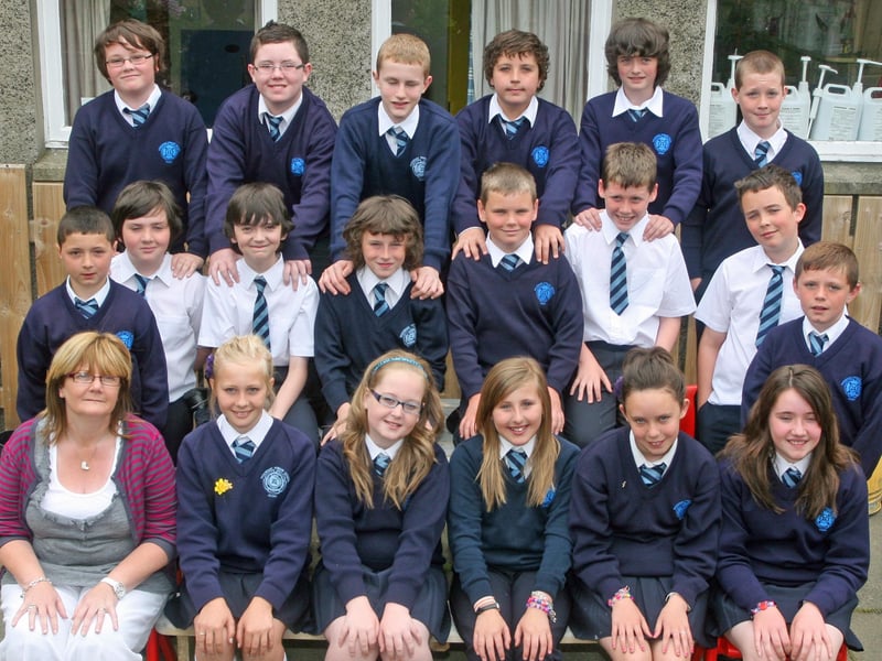 Mrs. McIvor's P7 class at Rosemount PS. 2706JM05