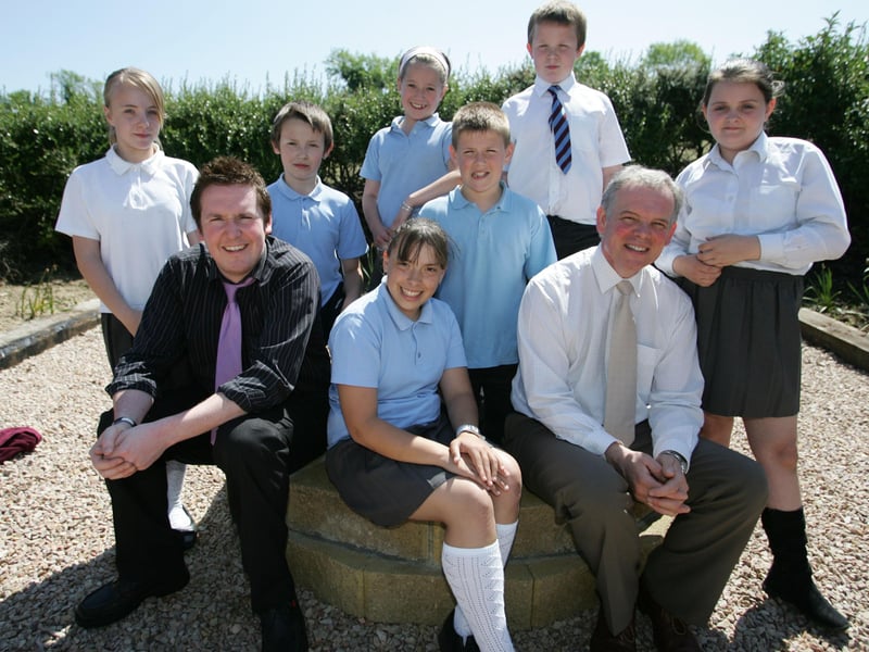 Ashlea PS principal Mr William McElhinney (right) with P7 class teacher Alan McClarty and his P7 students. (0807JB81)