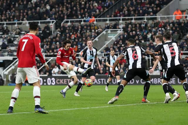 Edinson Cavani of Manchester United scores their team's first goal during the Premier League match between Newcastle United  and  Manchester United at St James' Park on December 27, 2021 in Newcastle upon Tyne, England. (Photo by Ian MacNicol/Getty Images)