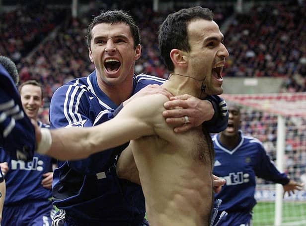24 Feb 2002:  Nicos Dabizas celebrates his winner against Sunderland in 2002 with the late Gary Speed.