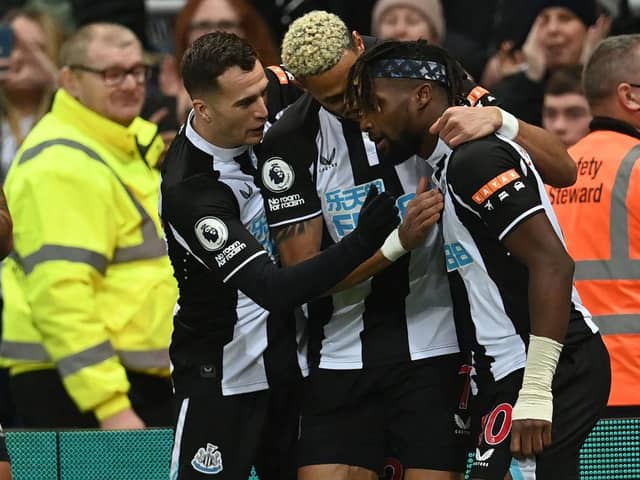 Newcastle United's French midfielder Allan Saint-Maximin (R) celebrates with teammates after scoring the opening goal of the English Premier League football match between Newcastle United and Manchester United at St James' Park(Photo by Paul ELLIS / AFP)