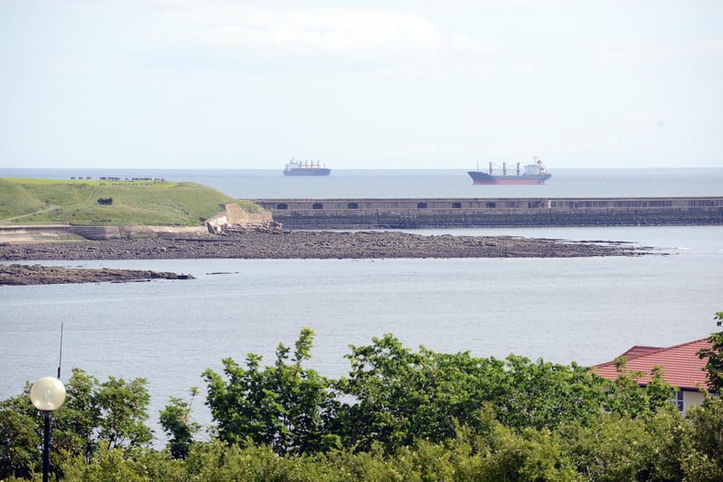 A reef of black rocks in the mouth of the Tyne, the site of many shipwrecks, said to be put there by the devil. Henry VIII gave orders for lights to be put in place to help sailors avoid them. But even today, boats sometimes come a cropper on the rocks.