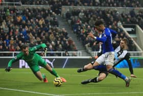 Leicester City's Spanish striker Ayoze Perez (R) misses a shot on goal during the English Premier League football match between Newcastle United and Leicester City at St James' Park in Newcastle-upon-Tyne, north east England on January 1, 2020.