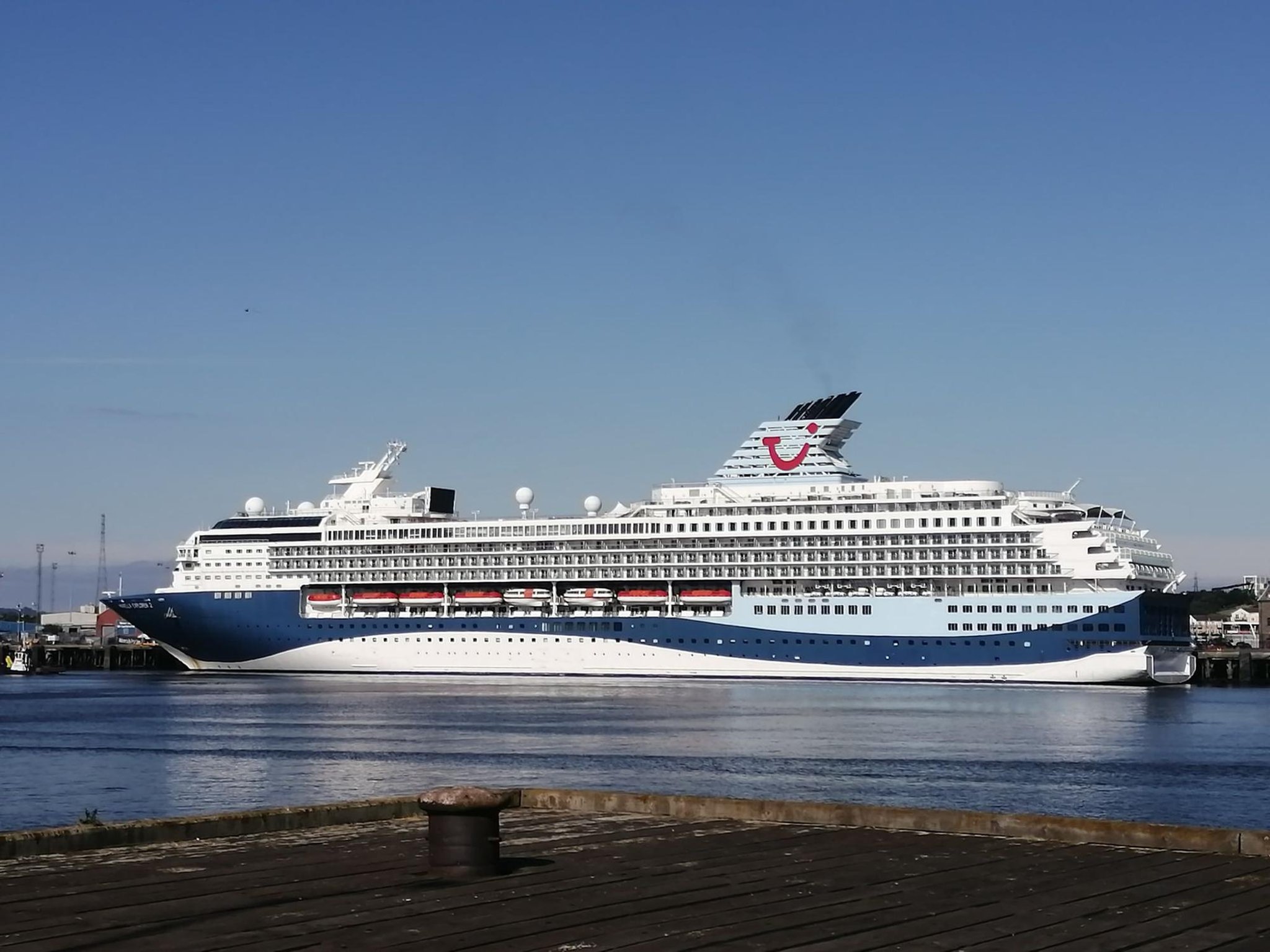 Huge Tui Cruise Ship Marella Explorer 2 Sails Past South Shields Into River Tyne Marking Start Of Cruise Season Shields Gazette