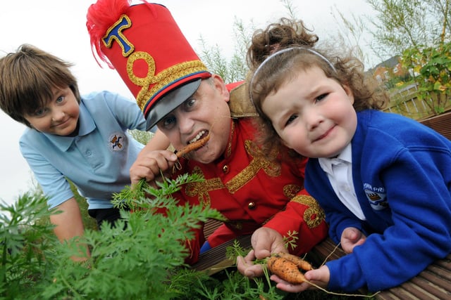 Tommy the Trumpeter opens the new garden at Westoe Crown Primary School, with pupils Will Orr and Grace Carr, in 2010.