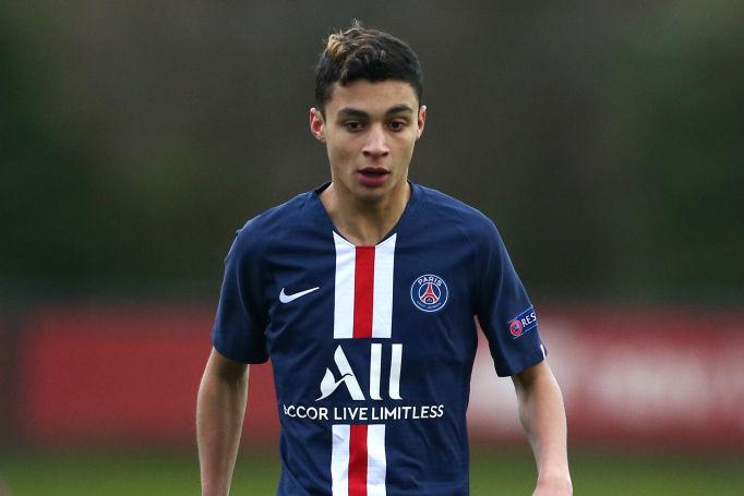 Chelsea want to sign Paris Saint-Germain's 17-year-old midfielder Kays Ruiz-Atil, whose contract expires in 2021. (L'Equipe)