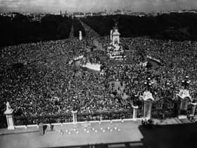 15th August 1945:  The view which greeted the King from Buckingham Palace on VJ Day. As far as the eye can see jubilant crowds stretch from Queen Victoria's monument along the Mall.  (Photo by Keystone/Getty Images)