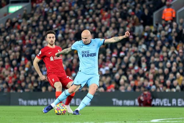 Jonjo Shelvey of Newcastle United scores their side's first goal during the Premier League match between Liverpool and Newcastle United at Anfield on December 16, 2021 in Liverpool, England. (Photo by Clive Brunskill/Getty Images)