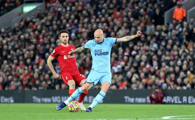 Jonjo Shelvey of Newcastle United scores their side's first goal during the Premier League match between Liverpool and Newcastle United at Anfield on December 16, 2021 in Liverpool, England. (Photo by Clive Brunskill/Getty Images)