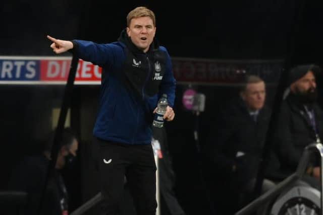 NEWCASTLE UPON TYNE, ENGLAND - DECEMBER 04: Eddie Howe, Manager of Newcastle United gives his side instructions during the Premier League match between Newcastle United and Burnley at St. James Park on December 04, 2021 in Newcastle upon Tyne, England. (Photo by Stu Forster/Getty Images)