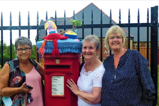 (l-r) Yvonne Richardson, Liz Coffey and Janet Wylie with the topper