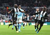 NEWCASTLE UPON TYNE, ENGLAND - NOVEMBER 30: Jetro Willems of Newcastle United celebrates after scoring his team's first goal during the Premier League match between Newcastle United and Manchester City at St. James Park on November 30, 2019 in Newcastle upon Tyne, United Kingdom. (Photo by Ian MacNicol/Getty Images)