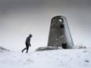 Snow falls on Cleadon Hills