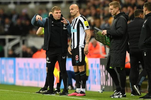 NEWCASTLE UPON TYNE, ENGLAND - DECEMBER 20: Newcastle United Manager, Eddie Howe gives Jonjo Shelvey instructions from the side lines during the Carabao Cup Fourth Round match between Newcastle United and AFC Bournemouth at St James' Park on December 20, 2022 in Newcastle upon Tyne, England. (Photo by Stu Forster/Getty Images)