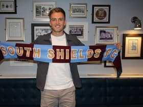 South Shields have signed Martin Smith.