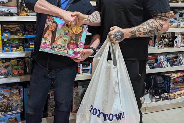 Tattoo artist Liam from Undead Art collects donations