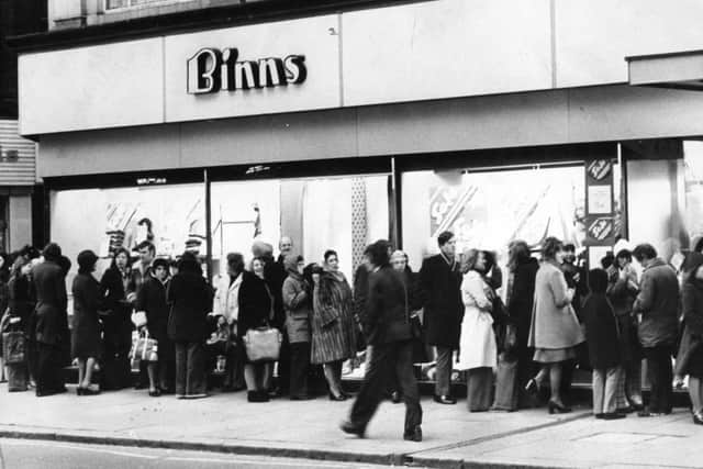 A heavy queue at Binns in December 1975 as shoppers hit the sales. Was Binns one of your favourites?