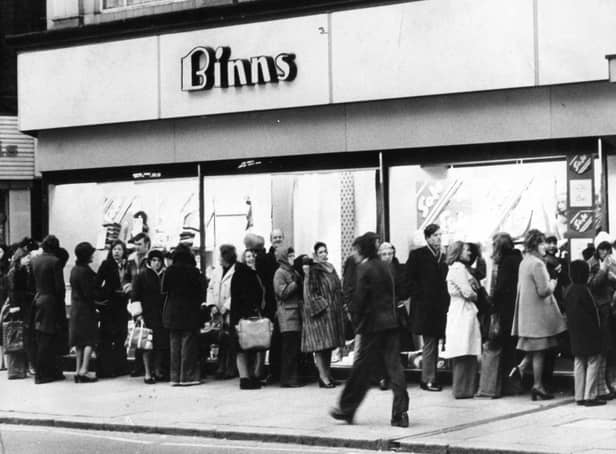 A heavy queue at Binns in December 1975 as shoppers hit the sales. Was Binns one of your favourites?