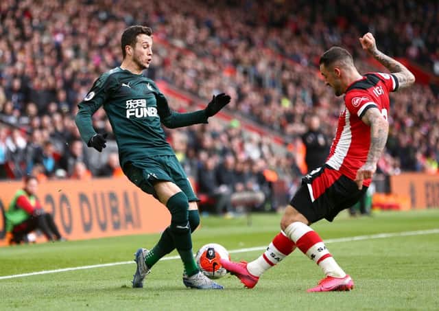 SOUTHAMPTON, ENGLAND - MARCH 07: Javier Manquillo of Newcastle United is tackled by Danny Ings of Southampton during the Premier League match between Southampton FC and Newcastle United at St Mary's Stadium on March 07, 2020 in Southampton, United Kingdom. (Photo by Jordan Mansfield/Getty Images)