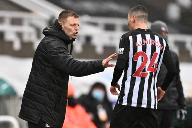 Graeme Jones discusses tactics with Miguel Almiron.