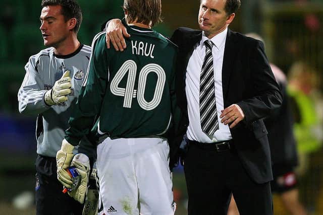 Glenn Roeder congratulates Tim Krul after his debut against Palermo.