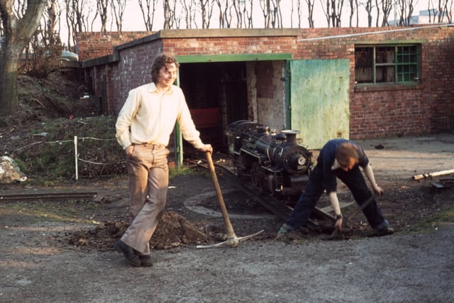 Preparing to drop a set of wheels in 1980 with driver Keith Nye, leaning with the pick in the foreground. Although now living in Leeds, Keith is still a regular driver to this day and will have been driving for 50 years himself in 2023.