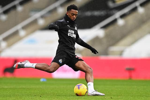 NEWCASTLE UPON TYNE, ENGLAND - FEBRUARY 06: Joe Willock of Newcastle United warms up prior to the Premier League match between Newcastle United and Southampton at St. James Park on February 06, 2021 in Newcastle upon Tyne, England.