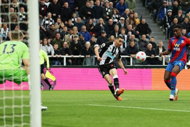 Miguel Almiron of Newcastle United scores their side's first goal during the Premier League match between Newcastle United and Crystal Palace at St. James Park on April 20, 2022 in Newcastle upon Tyne, England. (Photo by Ian MacNicol/Getty Images)