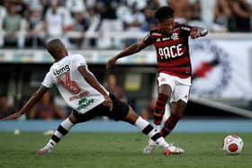 RIO DE JANEIRO, BRAZIL - MARCH 06: Marinho (R) of Flamengo competes for the ball with Andrey dos Santos of Vasco da Gama during a match between Flamengo and Vasco da Gama as part of Campeonato Carioca 2022 at Estadio Olímpico Nilton Santos on March 06, 2022 in Rio de Janeiro, Brazil. (Photo by Buda Mendes/Getty Images)