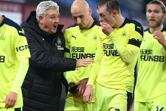 LONDON, ENGLAND - NOVEMBER 27: Steve Bruce, Manager of Newcastle United speaks with Jonjo Shelvey and Sean Longstaff of Newcastle United following the Premier League match between Crystal Palace and Newcastle United at Selhurst Park on November 27, 2020 in London, England.