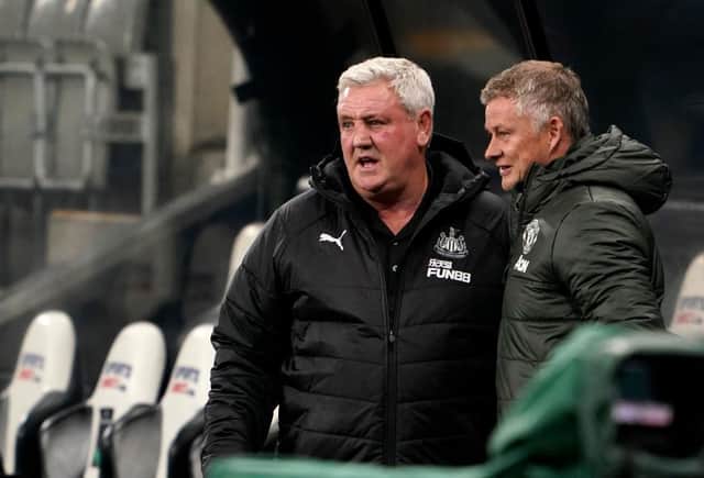 NEWCASTLE UPON TYNE, ENGLAND - OCTOBER 17: Steve Bruce, Manager of Newcastle United and Ole Gunnar Solskjaer, Manager of Manchester United talk prior to the Premier League match between Newcastle United and Manchester United at St. James Park on October 17, 2020 in Newcastle upon Tyne, England. Sporting stadiums around the UK remain under strict restrictions due to the Coronavirus Pandemic as Government social distancing laws prohibit fans inside venues resulting in games being played behind closed doors. (Photo by Owen Humphreys - Pool/Getty Images)