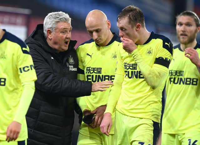 LONDON, ENGLAND - NOVEMBER 27: Steve Bruce, Manager of Newcastle United speaks with Jonjo Shelvey and Sean Longstaff of Newcastle United following the Premier League match between Crystal Palace and Newcastle United at Selhurst Park on November 27, 2020 in London, England.