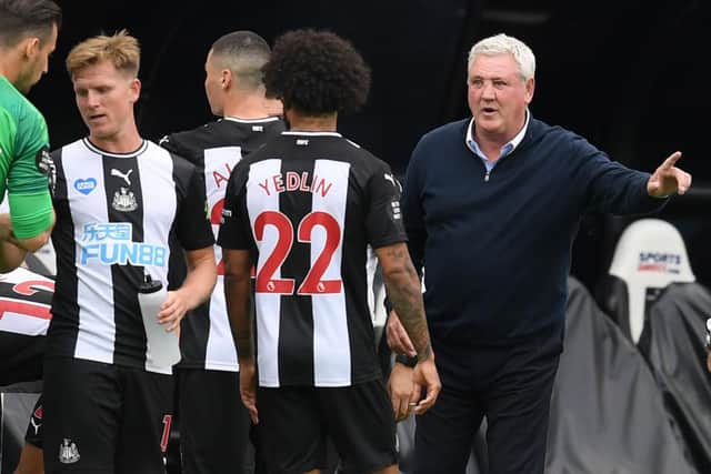 Newcastle United's English head coach Steve Bruce (R) speaks with his players during a drinks break in the English Premier League football match between Newcastle United and Tottenham Hotspur at St James' Park in Newcastle-upon-Tyne, north-east England on July 15, 2020.