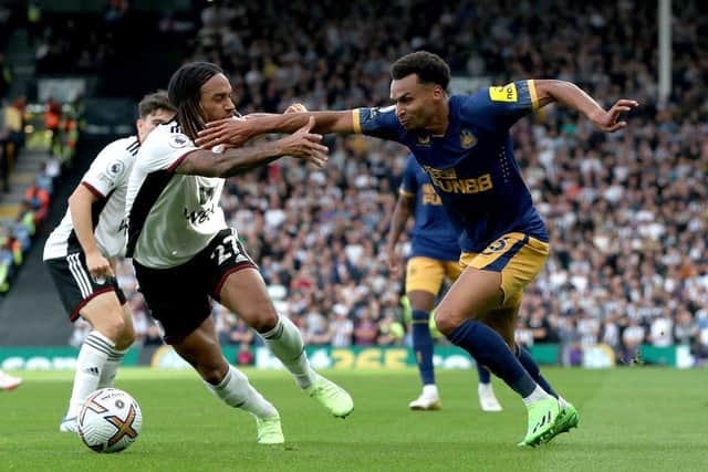 Jacob Murphy of Newcastle United is challenged by Kevin Mbabu of Fulham during the Premier League match between Fulham FC and Newcastle United at Craven Cottage on October 01, 2022 in London, England. (Photo by Henry Browne/Getty Images)