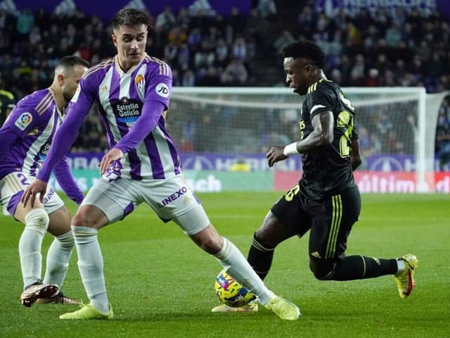 Real Valladolid's Spanish defender Ivan Fresneda (C) vies with Real Madrid's Brazilian forward Vinicius Junior during the Spanish League football match between Real Valladolid FC and Real Madrid CF at the Jose Zorilla stadium in Valladolid on December 30, 2022. (Photo by CESAR MANSO / AFP) (Photo by CESAR MANSO/AFP via Getty Images)