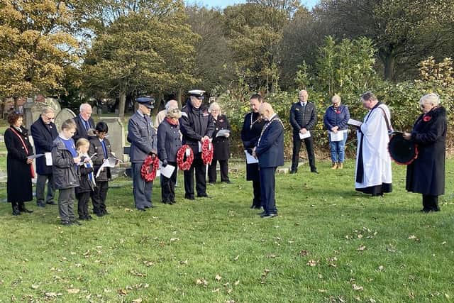 The Friends of Westoe Cemetery have held a Remembrance service to honour forgotten World War One veterans.